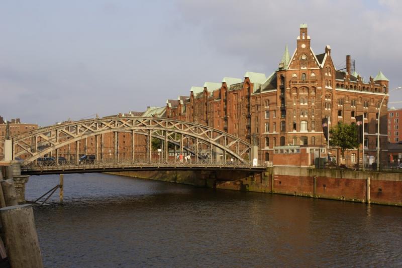 germany_hamburg_tour_brick_lined_red_houses.jpg